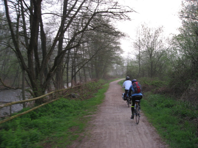 091824_Veloweg_am_Bach.jpg