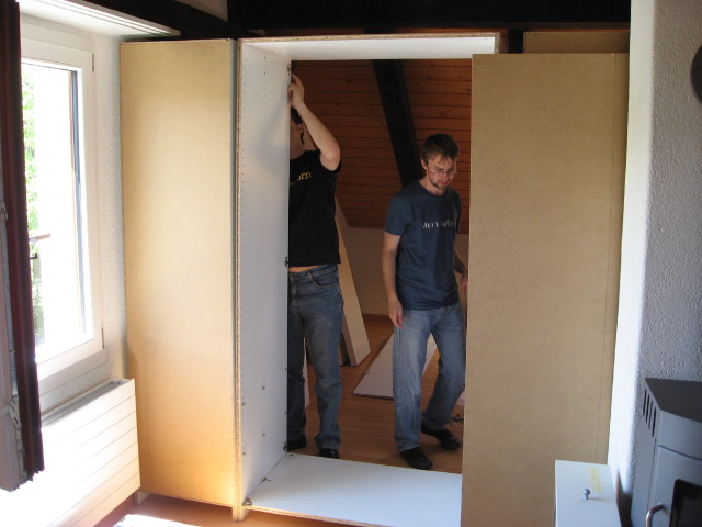 092606_Zusammenbau_Schlafzimmerschrank.jpg