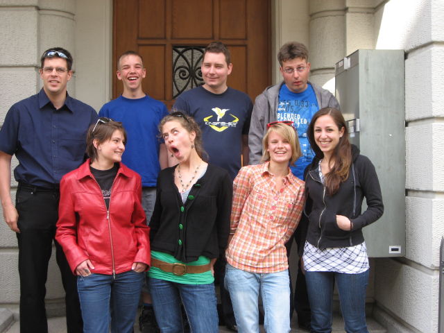 092794_reveil-Team.jpg